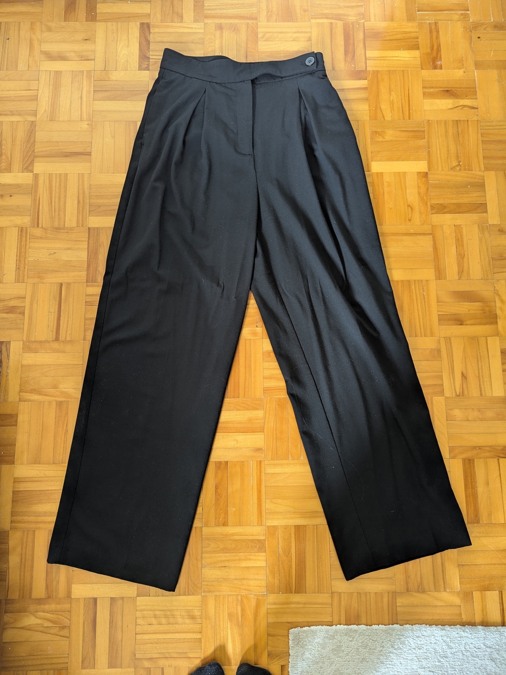 Dynamite Women's Black Wide-Leg Pleated Dress Pants